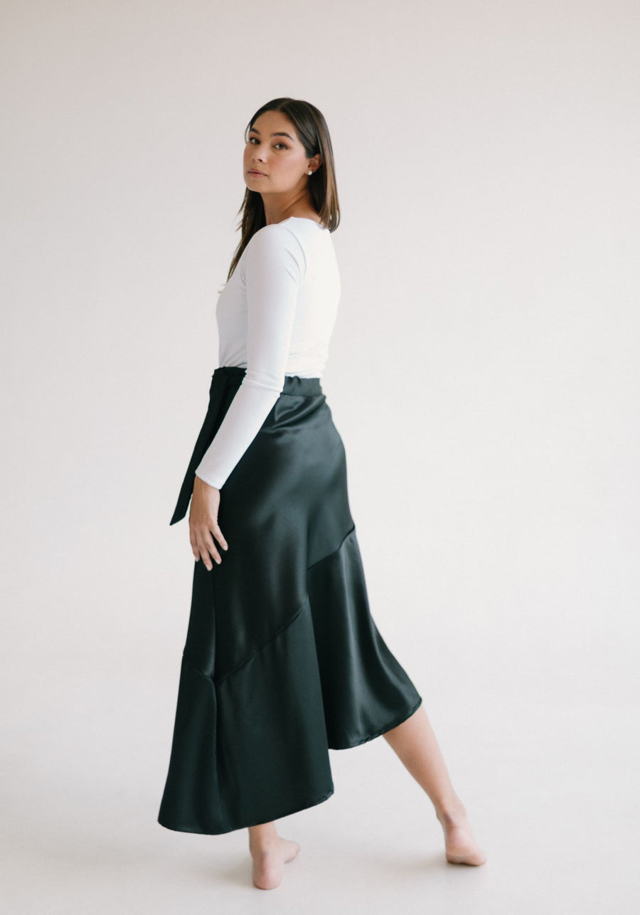 Assymetric midi skirt black